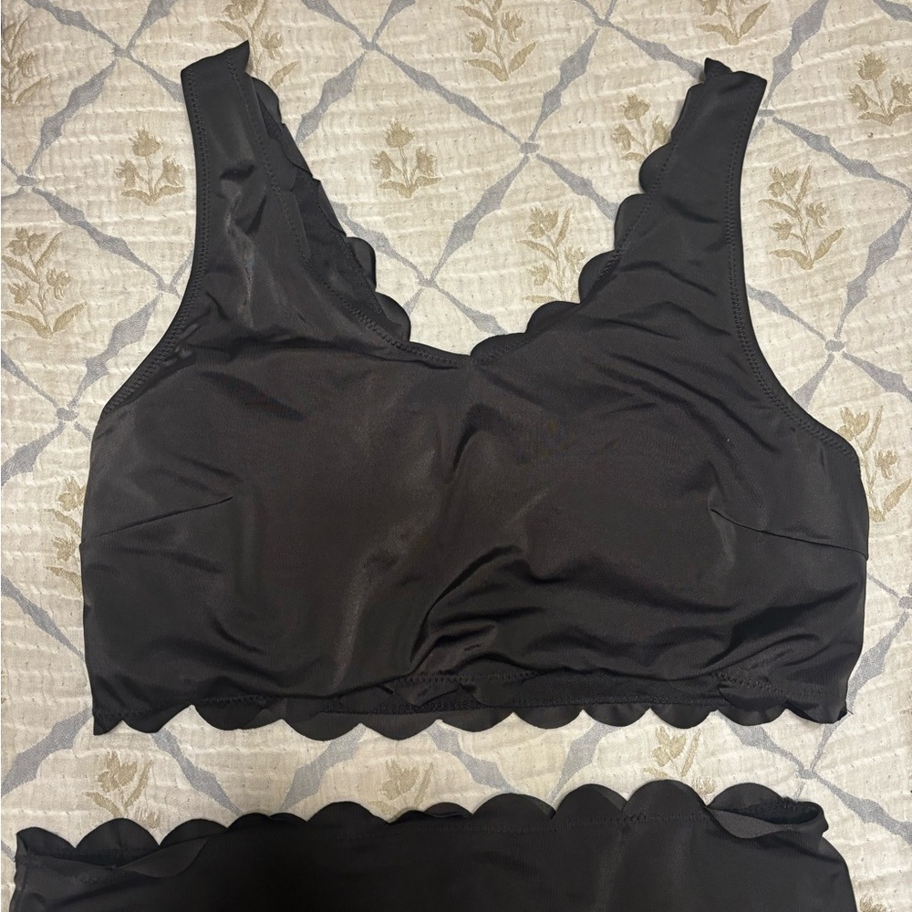 Scalloped Edge Black Bralette